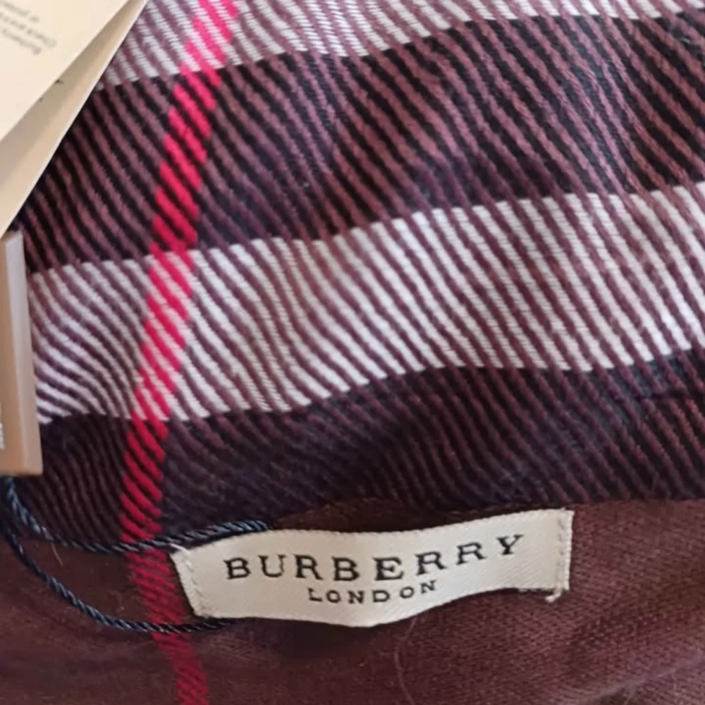 New Authentic Burberry London Beetroot Tartan Check Print Schawl /Scarf